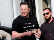 Musk și-a deschis primul restaurant Tesla la Hollywood. Non-stop, cu cinema drive-in, superchargere și roboți chelneri: Vom avea locații în toată lumea (FOTO)