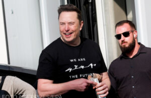 Musk și-a deschis primul restaurant Tesla la Hollywood. Non-stop, cu cinema drive-in, superchargere și roboți chelneri: Vom avea locații în toată lumea (FOTO)
