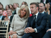 Macron o dă în judecată pe comentatoarea care a afirmat că soția sa, Brigitte, ar fi bărbat