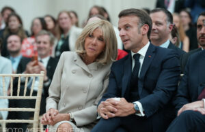 Macron o dă în judecată pe comentatoarea care a afirmat că soția sa, Brigitte, ar fi bărbat