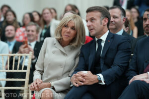 emmanuel-brigitte-macron-2_37946400