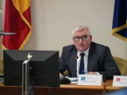 Bolojan, atacat dur din PNL: deputatul Florin Roman îi reproșează tăierea fondurilor din programul Saligny