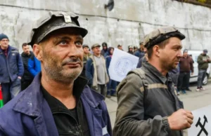 Prime de Ziua Minerului în plină austeritate. Modalitatea inedită de plată găsită de administraţie pentru salarii şi bonusuri în Valea Jiului