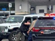 Scene de groază în fața unui supermarket din SUA – 11 persoane au fost înjunghiate