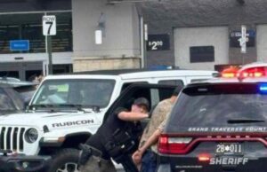 Scene de groază în fața unui supermarket din SUA – 11 persoane au fost înjunghiate