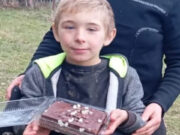 Băiatul de şapte ani, dat dispărut de familie după ce a plecat într-o pădure, găsit într-o zonă geu accesibilă