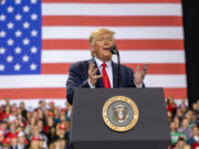 Trump a anunțat ce vor păți cei care ard sau profanează drapelul SUA. Distrugerea acestuia era permisă prin Constituție