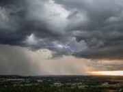 Cod portocaliu de vreme severă emis de ANM. Vijelii puternice lovesc jumătate de țară, în următoarele ore