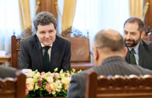 Consilierul lui Nicușor Dan demontează mesajul alarmist al lui Bolojan: Statul român nu are probleme în a se finanța / Sunt prea multe investiții publice