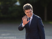 Nicușor Dan, iritat de un tânăr. Ce i-a zis la mănăstirea de la Sâmbăta de Sus / video