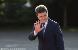 Nicușor Dan, iritat de un tânăr. Ce i-a zis la mănăstirea de la Sâmbăta de Sus / video