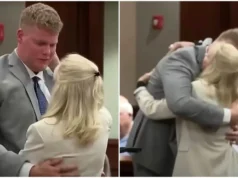 Momentul în care o femeie îl ia în brațe pe ucigașul soțului ei. Ce-i șoptește la ureche, în fața instanței