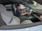 „Ferrari chinezesc” » Cum arată „supercarul de 38.000 de dolari” care i-a lăsat mască pe cei prezenți la salonul auto de de la Guangzhou