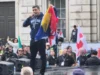 George Simion, discurs incendiar în mijlocul protestatarilor din Londra. „Dictatura este impusă de Emmanuel Macron și Ursula von der Leyen”
