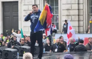 George Simion, discurs incendiar în mijlocul protestatarilor din Londra. „Dictatura este impusă de Emmanuel Macron și Ursula von der Leyen”