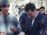 „Străzi Deschise” pentru distracție, uși închise pentru problemele românilor: Nicușor Dan s-a jucat cu un robot și s-a relaxat la atelierul de confecționat păpuși