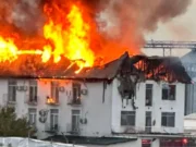 Incendiu violent, la un hotel din Prahova: 5 persoane se aflau în interior, dintre care 3 s-au autoevacuat. Intervenție contracronometru