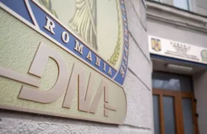 Bărbat reținut de DNA pentru trafic de influență. A fost prins când primea 60.000 de euro șpagă