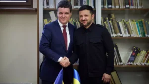 GsdDOr7WAAApcO4_5d2362bad7