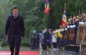 Țara arde, Nicușor Dan își repară gardul la Cotroceni. Costurile ajung la aproape jumătat de milion de euro