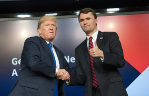 Charlie Kirk, influencer apropiat de MAGA, împușcat mortal. Update: Donald Trump a anunțat decesul acestuia