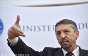 Decizia ministrului Educaţiei în cazul în care moţiunea simplă împotriva sa va fi adoptată de Parlament