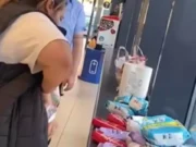 Cantitatea-record de produse furate de două hoațe dintr-un hypermarket. Femeile au acoperit un raft întreg cu marfa sustrasă