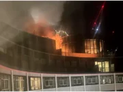 Incendiu puternic într-o clădire cu 9 etaje din Londra. Intervin circa 100 de pompieri