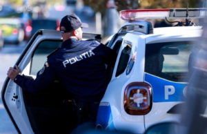 VIDEO Alertă în Craiova! Bătaie cu bâte și topoare, în mijlocul străzii: Două grupări s-au încăierat, un bărbat a murit