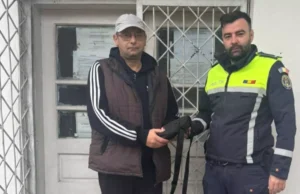 Gest de omenie în Mehedinți: un bărbat a găsit o geantă cu 2.000 de euro și a dus-o la poliție
