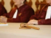 Austeritatea nu e pentru toți. Cât câștigă judecătorii de care depinde soarta lui Bolojan