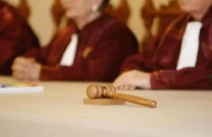 Austeritatea nu e pentru toți. Cât câștigă judecătorii de care depinde soarta lui Bolojan