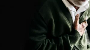 coronavirus-infected-elderly-man-with-heart-problems-scaled