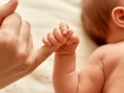 Mamele ar putea fi scutite, din nou, de la plata CASS: un proiect PSD a trecut de Senat. Ce alte categorii mai sunt vizate