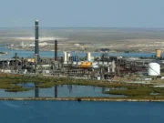 Scurgeri periculoase de amoniac la Petromidia. Garda de Mediu a închis de urgență o instalație. Ce amendă riscă acum rafinăria