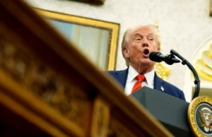 Trump nu se lasă. Reîncepe RĂZBOIUL tarifelor SUA-China. Impune taxe vamale de 100%. RIPOSTA Beijingului