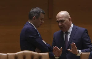 Sorin Grindeanu nu-l slăbește pe Ilie Bolojan, după declarația premierului despre o așa-zisă alianță PSD-AUR: Ușor arogantă! Nu depunem moțiuni, dar nu putem fi un cor de aplaudaci