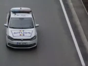 A furat o mașină de poliție și a plecat cu ea spre casă, în alt judeţ. Suspectul, un bărbat de 58 de ani