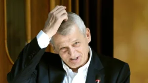 media-165122279801538500