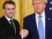 Un nou moment bizar ‘marca Trump’: strângere de mână mai puţin obişnuită cu Emmanuel Macron