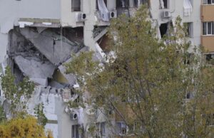 O locatară din blocul care a sărit în aer: Mie mi-a fost frică să aprind lumina să nu fie explozie, foloseam lanterna