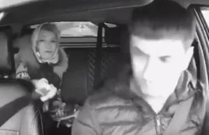 Scenă șocantă într-un taxi: o pasageră a scos o macetă și l-a forțat pe șofer să schimbe muzica pentru că nu era pe gustul ei