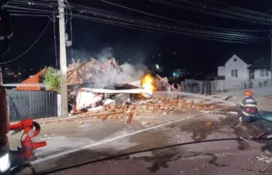 Explozia devastatoare la Dej, un bărbat A MURIT după ce locuința sa a sărit în aer. Zgomotul deflagrației s-a auzit în tot orașul
