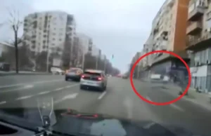 Scenă în Iași ca-n cascadoriile din filme. O mașină s-a răsucit de trei ori în aer și a aterizat la loc pe patru roți. Ce s-a întâmplat cu șoferița