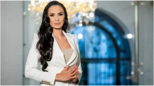 alexandra-pacuraru_d8d5a60254