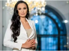 Românii se strâng sub steagul suveranist în Cetatea Marii Uniri. Alexandra Păcuraru: ”Să ne unim așa cum ar trebui să facă orice familie adevărată, frumoasă și puternică” -VIDEO