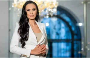 Românii se strâng sub steagul suveranist în Cetatea Marii Uniri. Alexandra Păcuraru: ”Să ne unim așa cum ar trebui să facă orice familie adevărată, frumoasă și puternică” -VIDEO