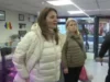 Anca Alexandrescu, într-o piață din Sectorul 2. Candidata independentă la alegerile pentru Primăria București cumpără produse românești – VIDEO