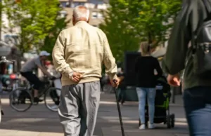 ‘M-a atins între picioare cu o mână și mi-a apucat încheietura cu cealaltă’: doi români foloseau o metodă scandaloasă pentru a fura ceasuri de lux de la bătrâni