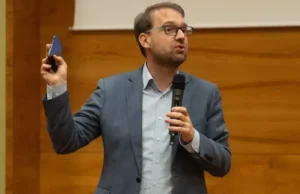 Întrebările pentru obţinerea cetăţeniei române îl revoltă pe Dominic Fritz: „Vă dau acum câteva teste. Eu ştiu, ştiţi şi voi?”